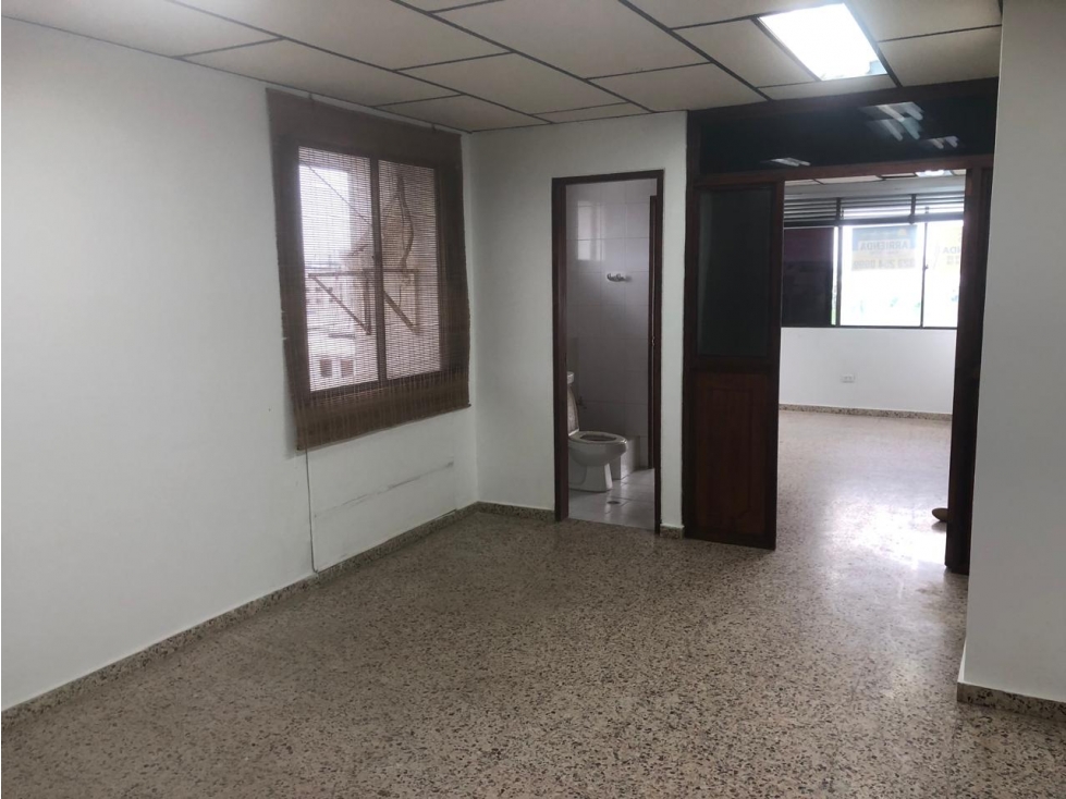 SE ARRIENDA OFICINA EN EL CENTRO DE LA CIUDAD - 3
