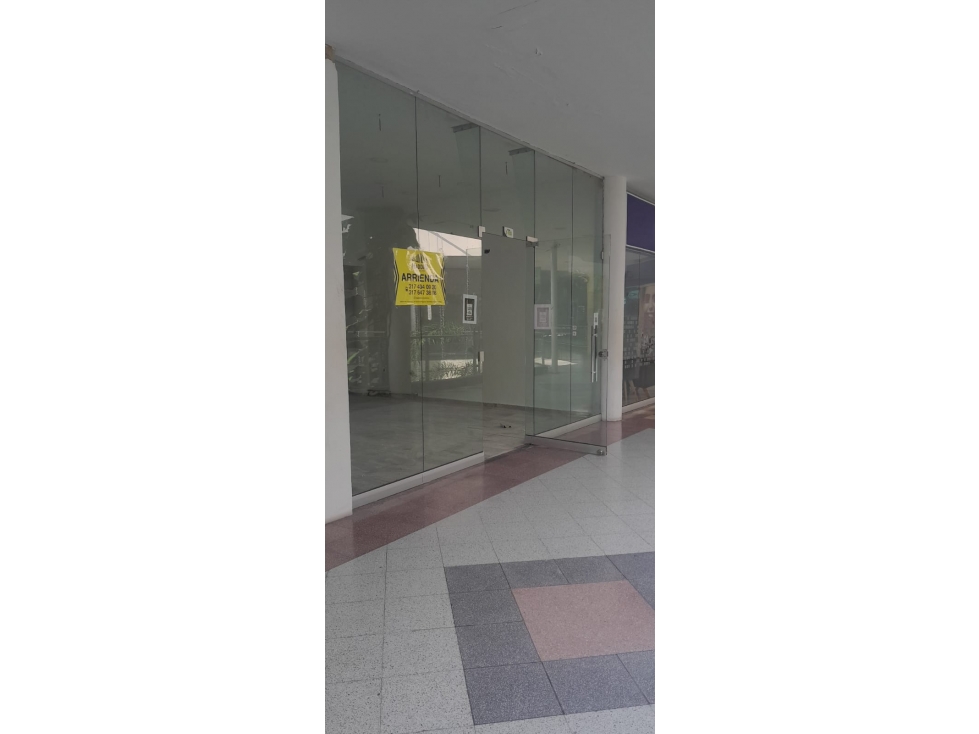 SE ARRIENDA LOCAL EN CENTRO COMERCIAL ALAMEDAS