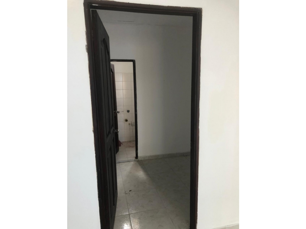 LOCAL DISPONIBLE PARA ARRIENDO EN EL CENTRO DE LA CIUDAD — foto 6
