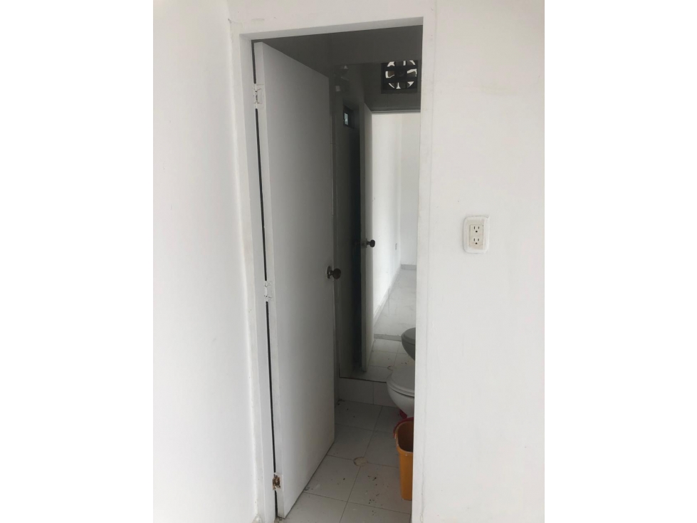 LOCAL DISPONIBLE PARA ARRIENDO EN EL NORTE DE LA CIUDAD — foto 6
