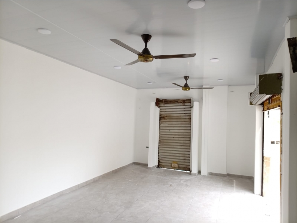 LOCAL DISPONIBLE PARA ARRIENDO EN EL CENTRO DE LA CIUDAD - 2