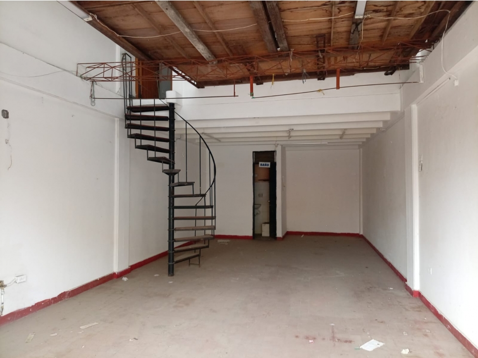 LOCAL DISPONIBLE PARA ARRIENDO EN EL CENTRO DE LA CIUDAD - 2