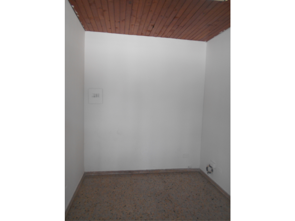 LOCAL DISPONIBLE PARA ARRIENDO EN EL CENTRO - 3