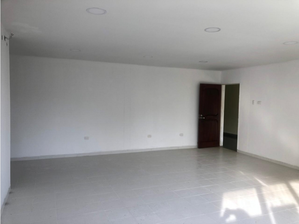 OFICINA EN ARRIENDO Y VENTA/ED LOS EJECUTIVOS - 2