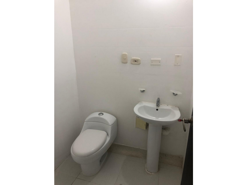 OFICINA DISPONIBLE PARA ARRIENDO CENTRO DE NEGOCIOS ALAMEDAS - 5