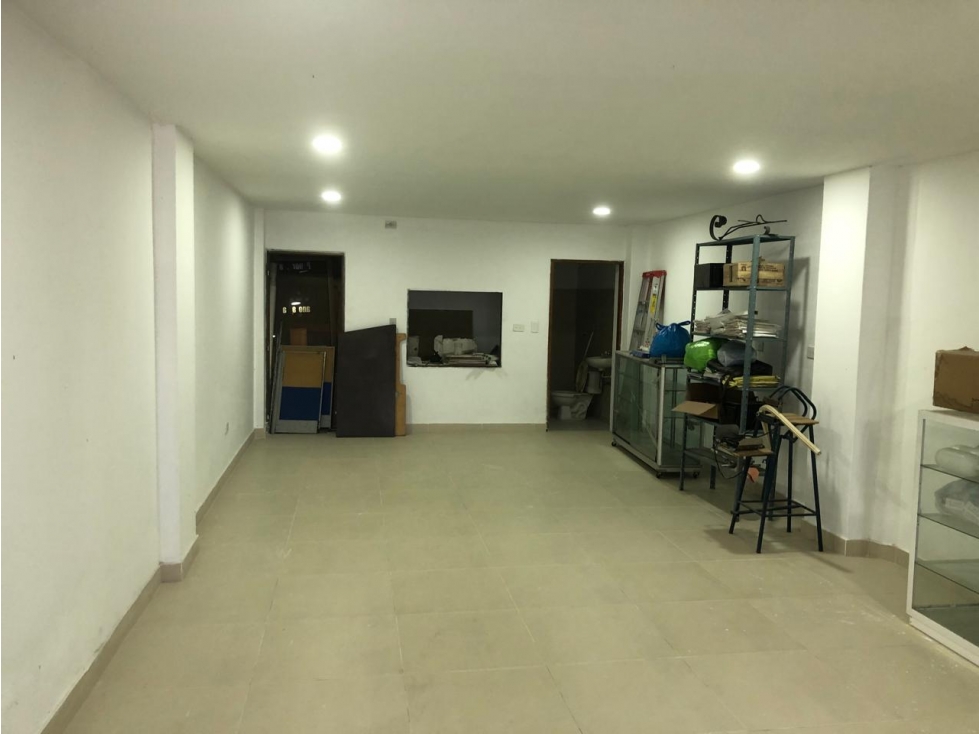 LOCAL DISPONIBLE PARA ARRIENDO EN EL CENTRO DE LA CIUDAD — foto 3