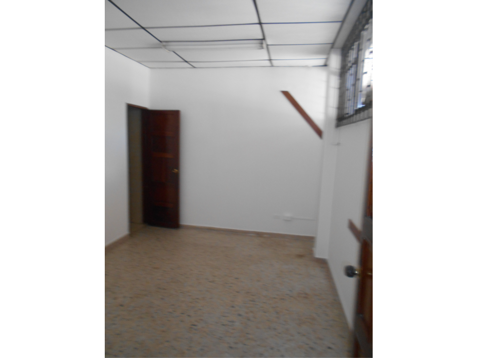 LOCAL DISPONIBLE PARA ARRIENDO EN EL CENTRO - 4