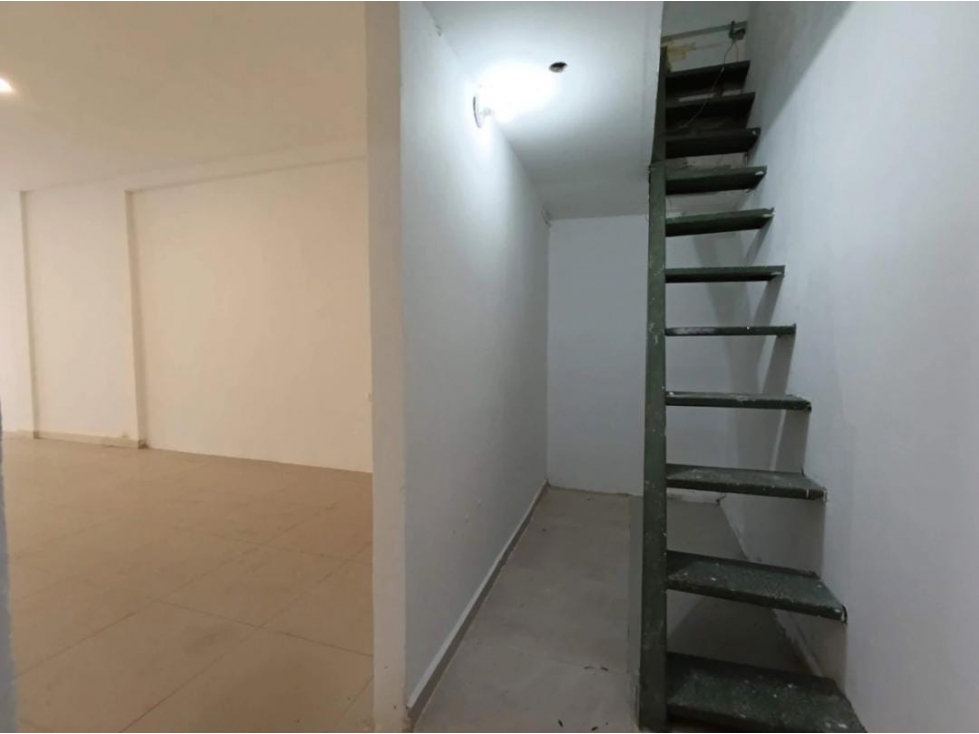 LOCAL DISPONIBLE PARA ARRIENDO - 6
