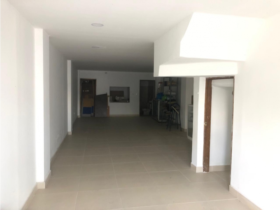 LOCAL DISPONIBLE PARA ARRIENDO EN EL CENTRO DE LA CIUDAD — foto 4