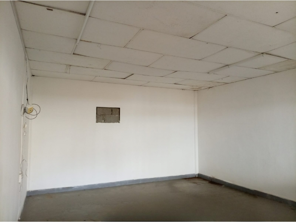 LOCAL DISPONIBLE PARA ARRIENDO EN EL CENTRO DE LA CIUDAD - 6