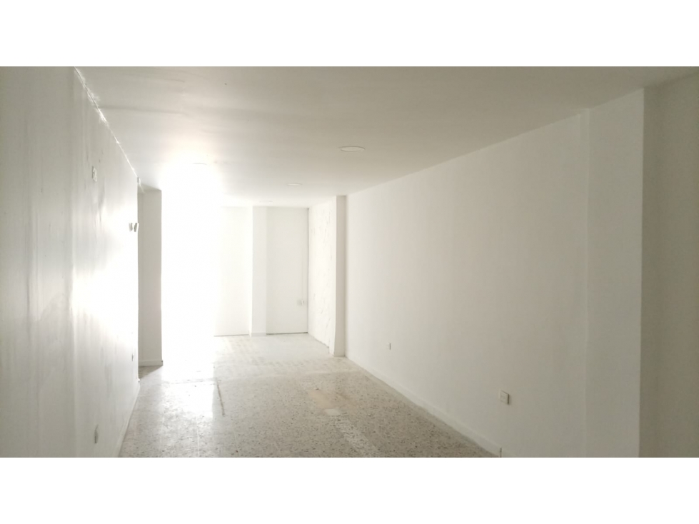 LOCAL DISPONIBLE PARA ARRIENDO BARRIO LA CASTELLANA - 6