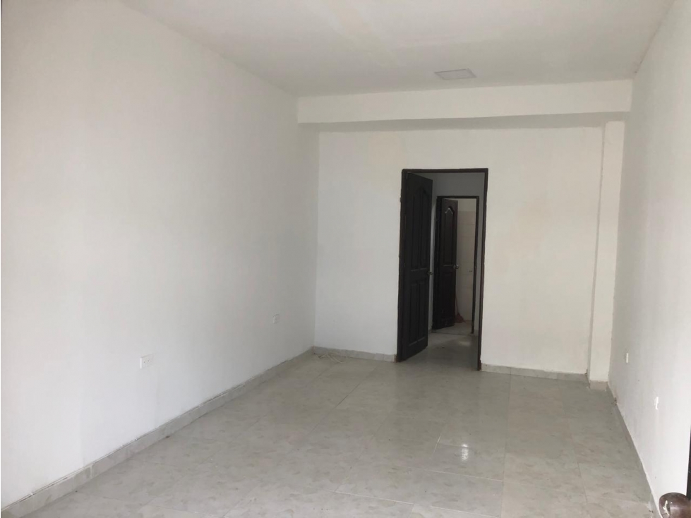 LOCAL DISPONIBLE PARA ARRIENDO EN EL CENTRO DE LA CIUDAD — foto 4