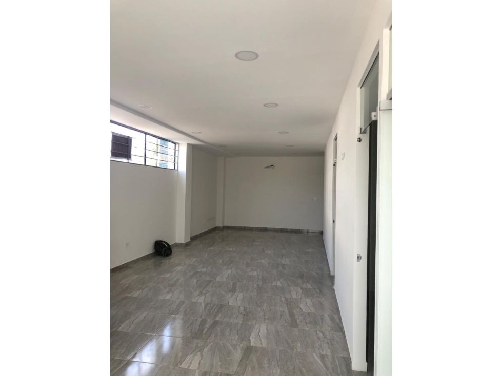 SE ARRIENDA OFICINA - 3