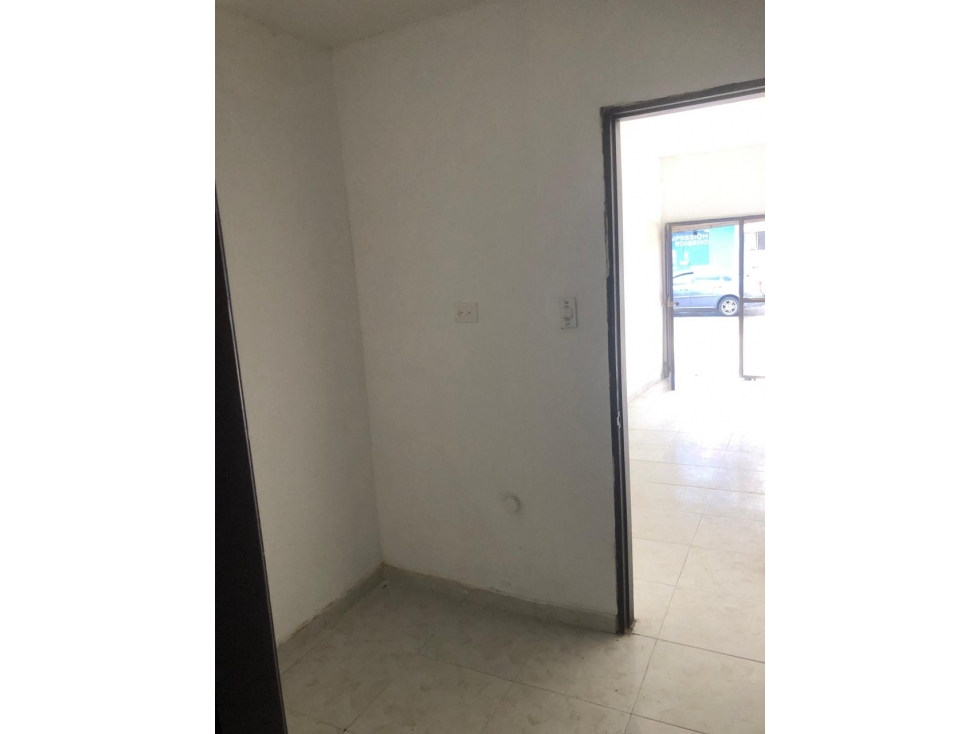 LOCAL DISPONIBLE PARA ARRIENDO EN EL CENTRO DE LA CIUDAD — foto 5