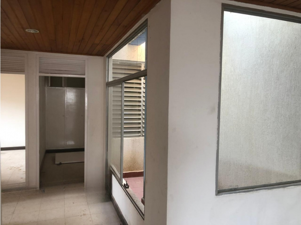 APARTAMENTO DISPONIBLE PARA ARRIENDO EN EL CENTRO DE LA CIUDAD — foto 2