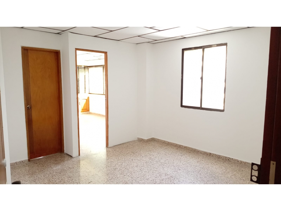 OFICINA DISPONIBLE PARA ARRIENDO EN EL CENTRO DE LA CIUDAD - 5