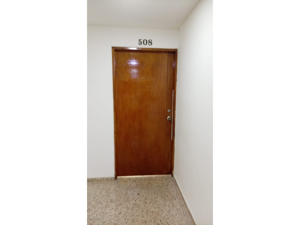 OFICINA DISPONIBLE PARA ARRIENDO EN EL CENTRO DE LA CIUDAD - 3