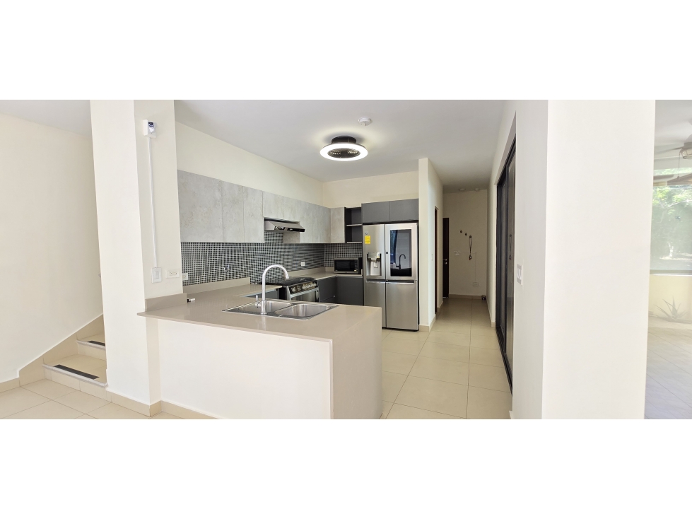 Casa con Paneles Solares en River Valley - Panamá Pacífico — foto 2