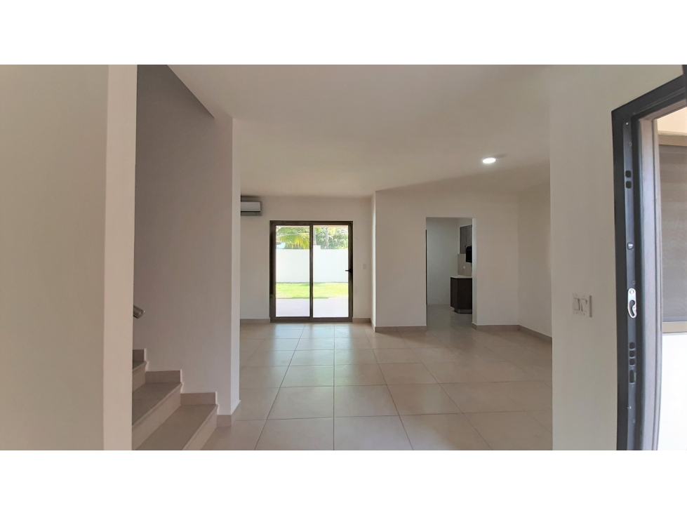 En Venta Hermosa Casa 3 Rec Woodlands - Panamá Pacifico — foto 2