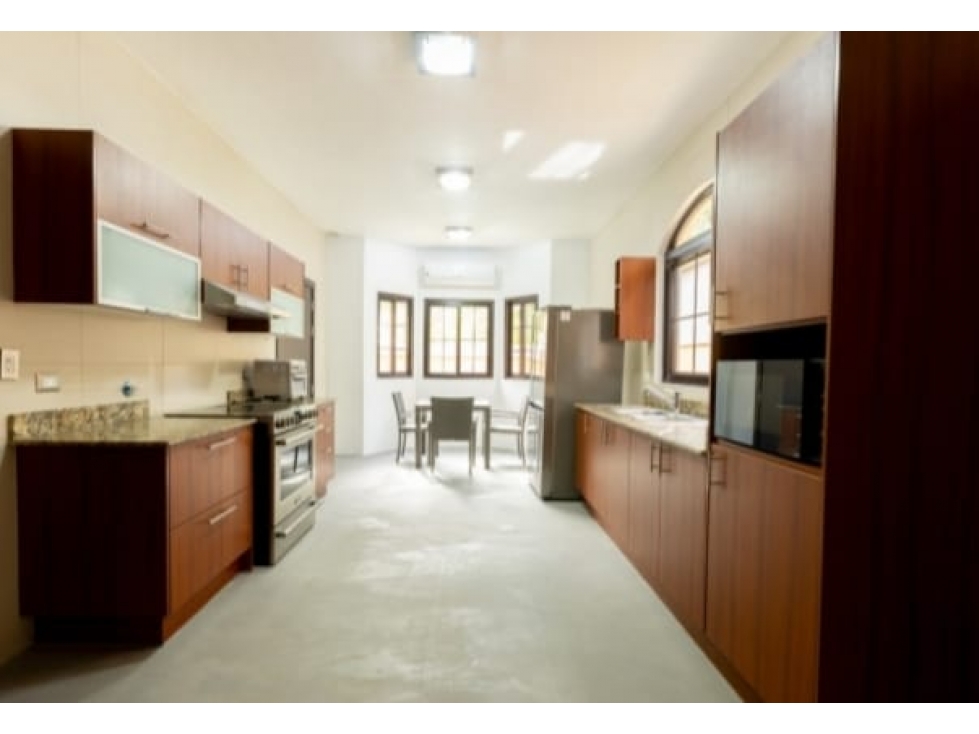 Venta de Casa de 2 Niveles en Residencial el Doral, Costa Sur — foto 2