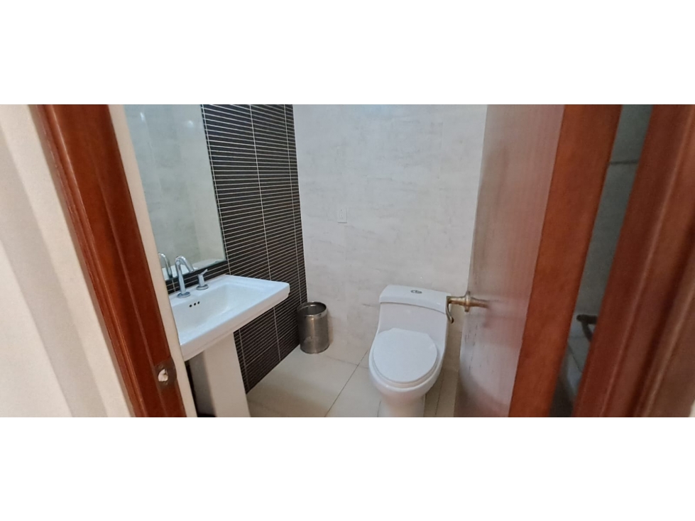 Venta de Casa , Amplia de 4 recámaras en River Valley!! — foto 4