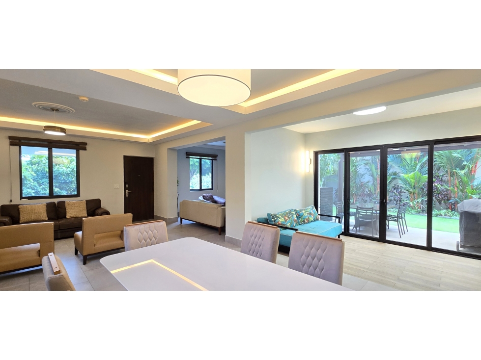 Se Vende Casa en River Valley con LOTE EXTRA y privilegiada Ubicación