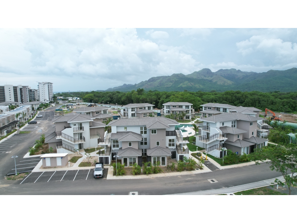 Venta de apartamento en PH Brisas del Mar, Playa Caracol