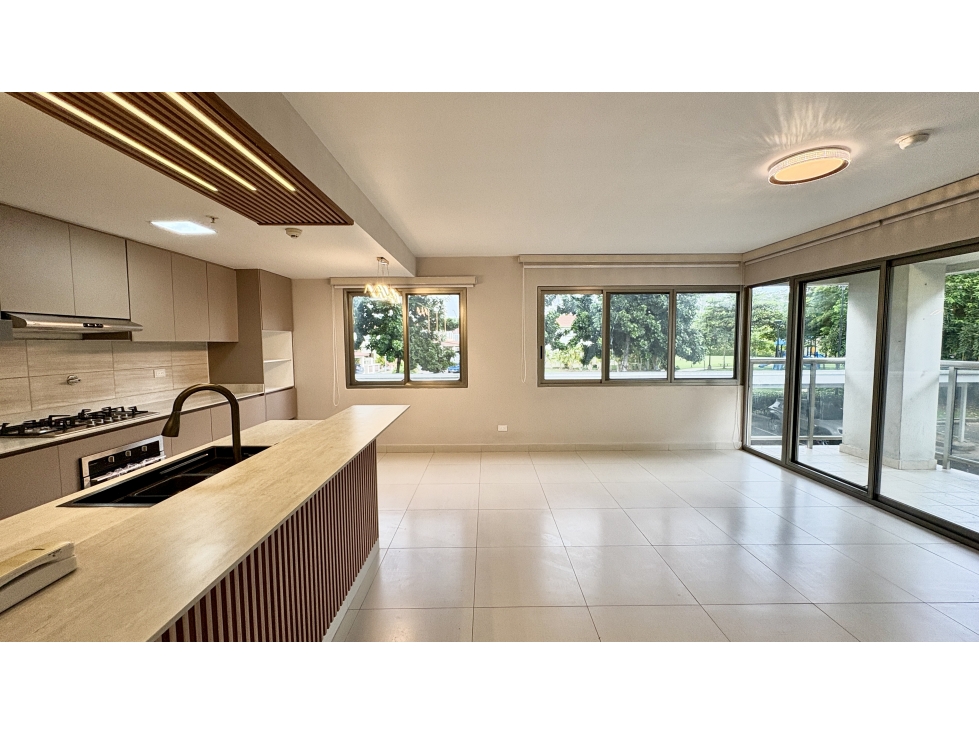 Alquilo Apartamento de 3 Rec + CBE PH Midrise, Panamá Pacifico.