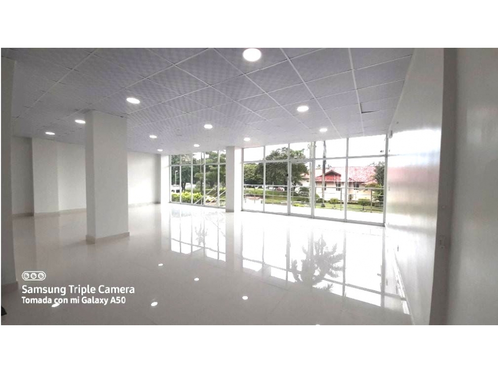 SE VENDE LOCAL COMERCIAL EN ALBROOK ¡GRAN OPORTUNIDAD!