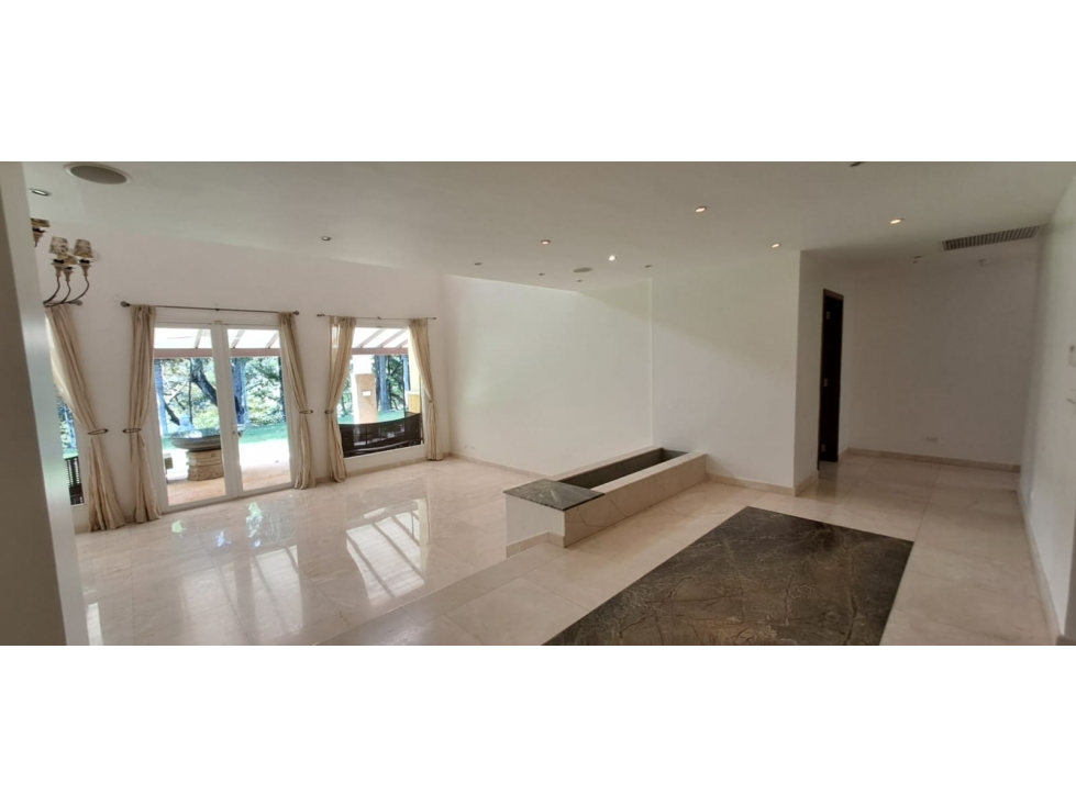 Casa en Venta con Piscina en Tucán Country Club. - 2