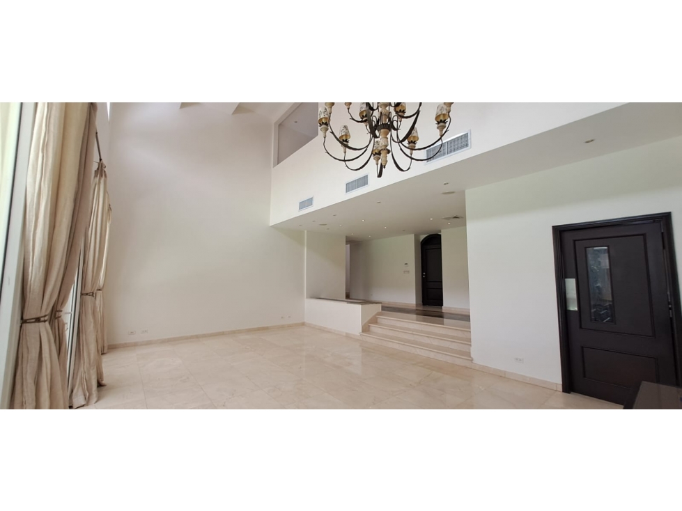 Casa en Venta con Piscina en Tucán Country Club. - 3