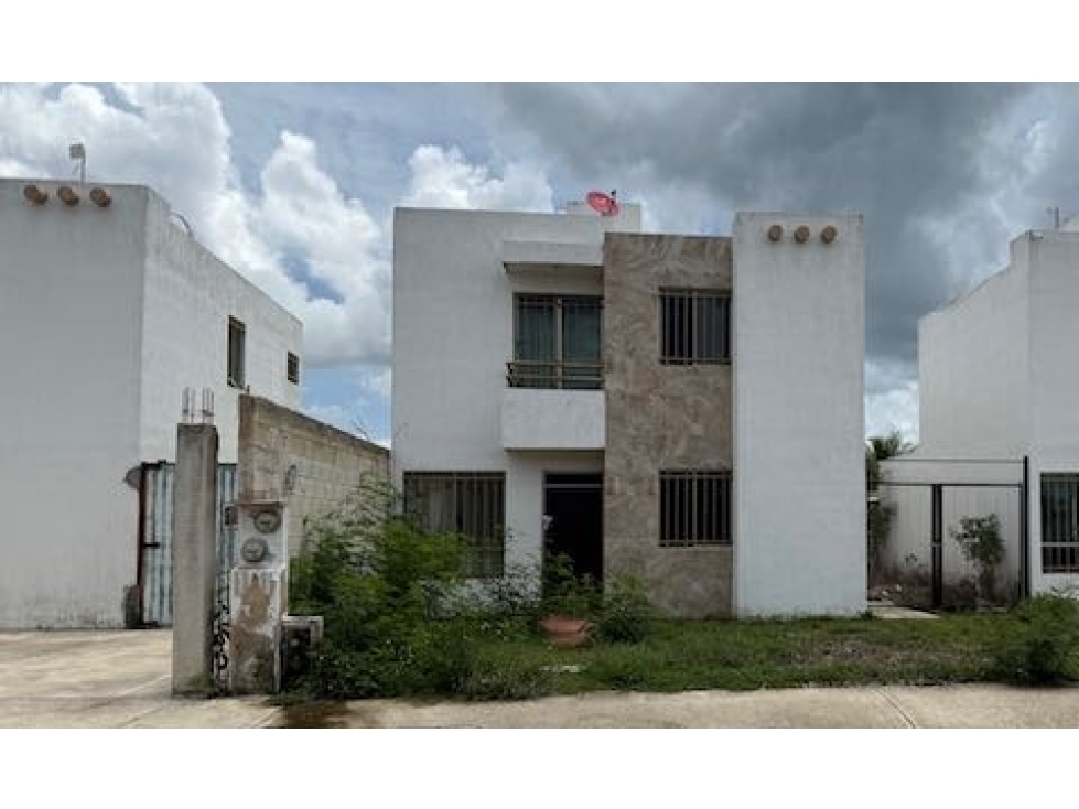 CASA EN FRACC. HEROES C.P. 97306
