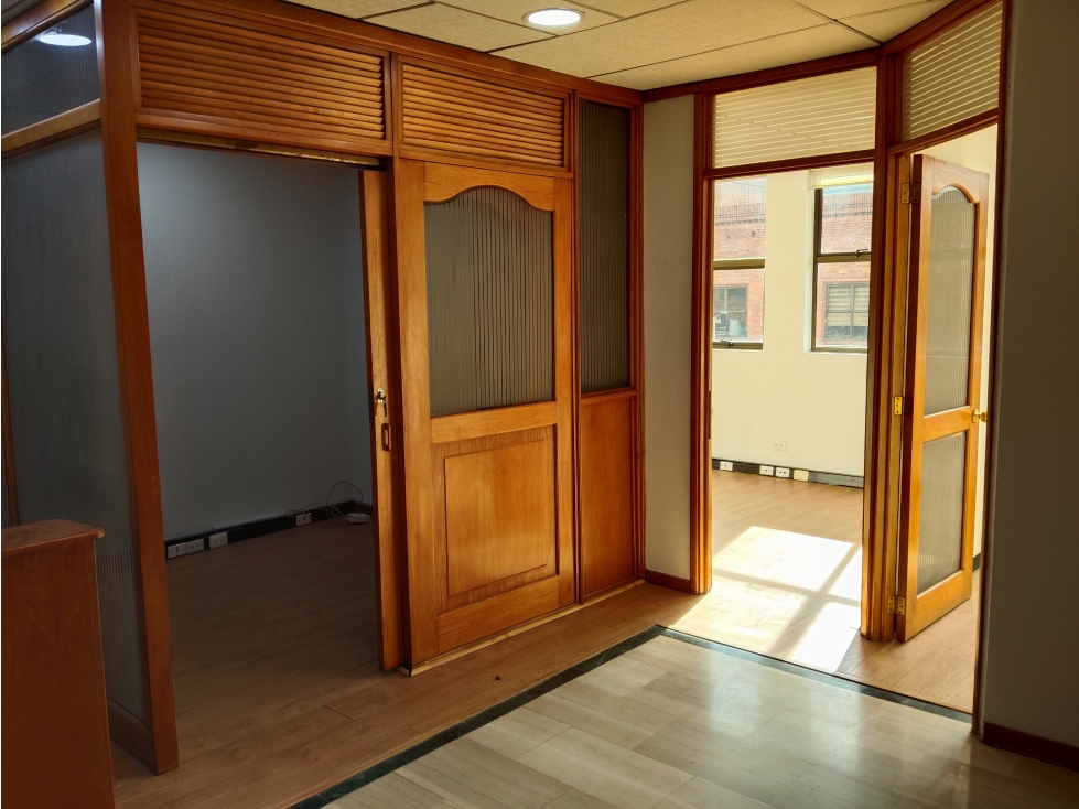 OFICINA EN ARRIENDO - CENTRO COMERCIAL HACIENDA SANTA BÁRBARA — foto 6