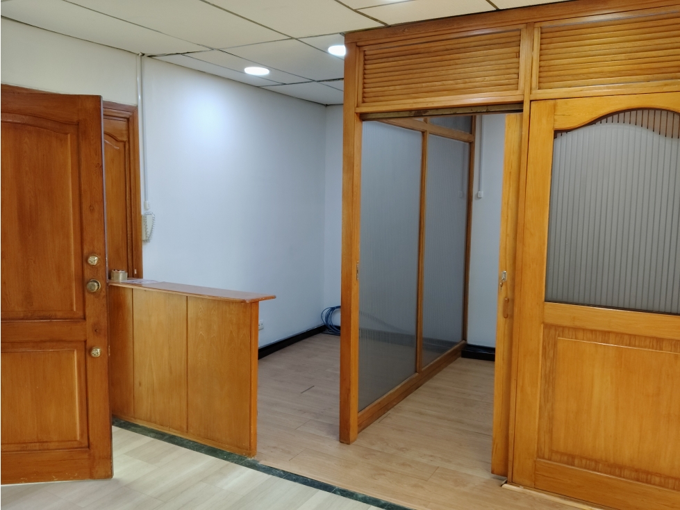 OFICINA EN ARRIENDO - CENTRO COMERCIAL HACIENDA SANTA BÁRBARA — foto 5