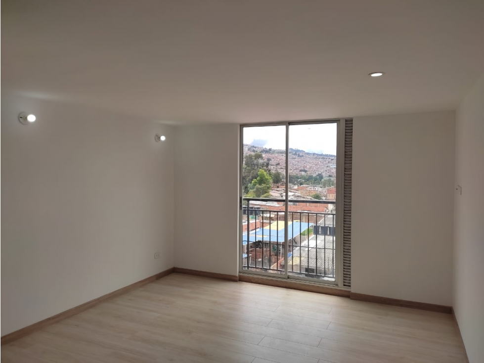 AL LADO DEL CENTRO
