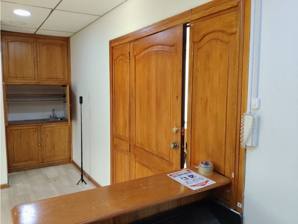 OFICINA EN ARRIENDO - CENTRO COMERCIAL HACIENDA SANTA BÁRBARA — foto 4