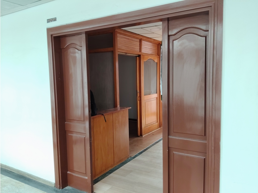 OFICINA EN ARRIENDO - CENTRO COMERCIAL HACIENDA SANTA BÁRBARA