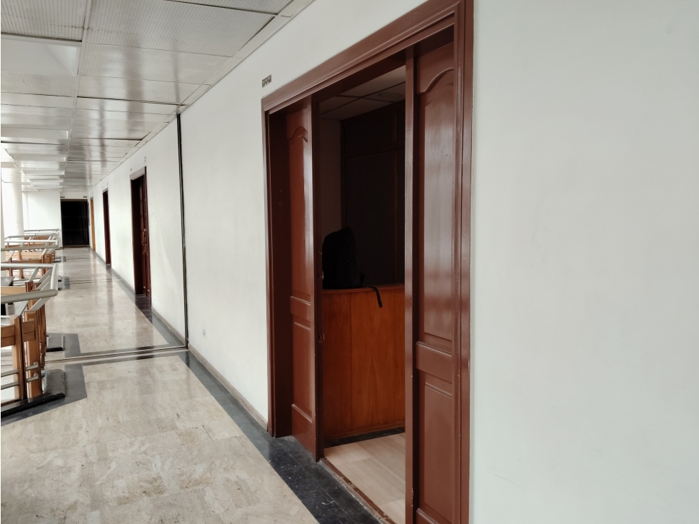 OFICINA EN ARRIENDO - CENTRO COMERCIAL HACIENDA SANTA BÁRBARA — foto 2