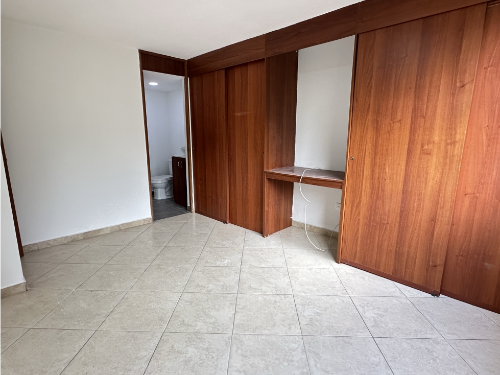 APARTAMENTO EN VENTA LOMA DE LOS BERNAL — foto 5