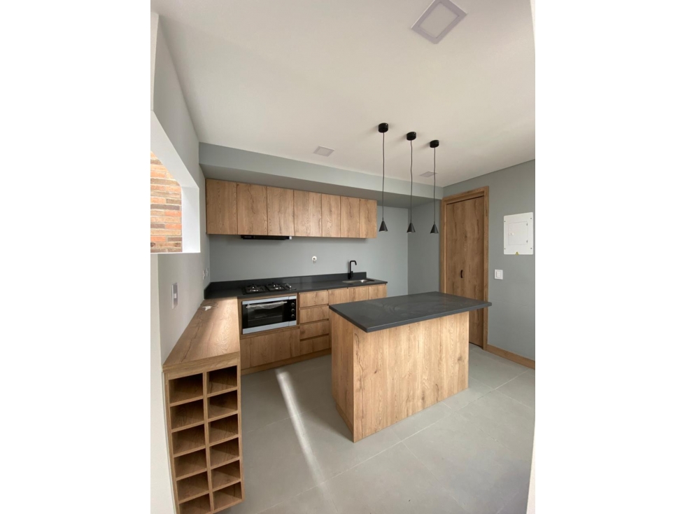 Casa Unifamiliar en Venta en Medellín Amplia y Moderna — foto 2