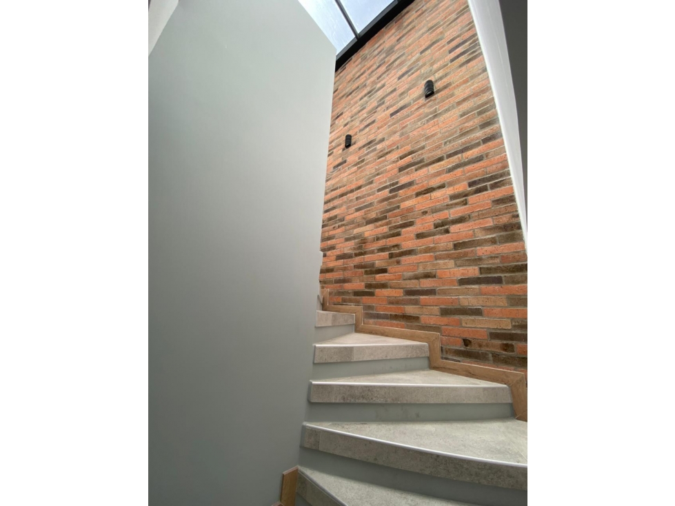 Casa Unifamiliar en Venta en Medellín Amplia y Moderna — foto 6