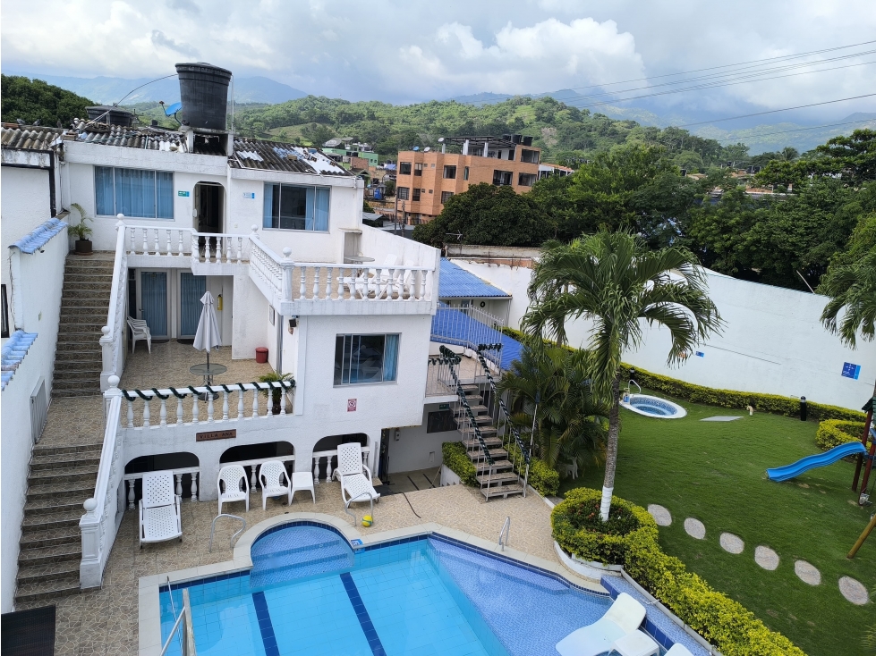 VENDE ESPECTACULAR HOTEL EN VILLETA - 1