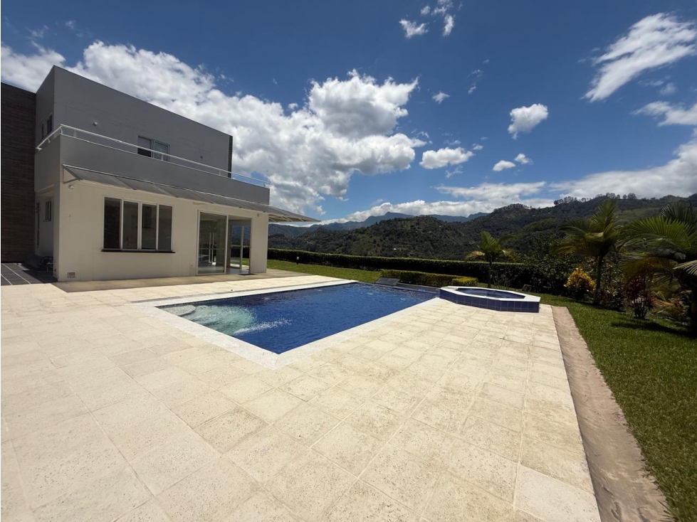 VENDO CASA CAMPESTRE EN LA VEGA