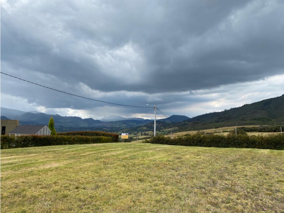 Vendo lote con espectacular vista al Valle de Sopó, Yerbabuena.
