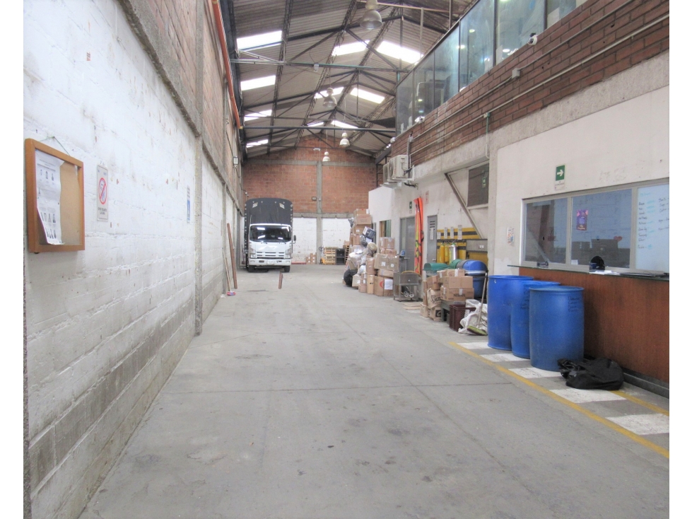 Bodega industrial en Arriendo la Candelaria - Chagualo, Medellín — foto 2