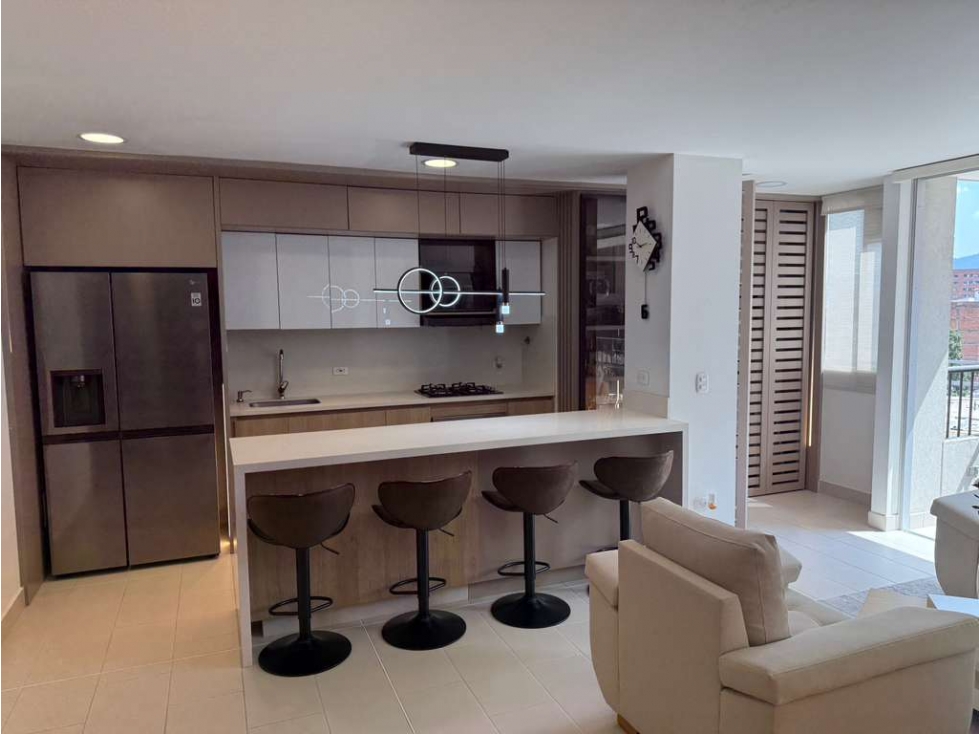 Apartamento Amoblado en Arriendo Los Colores, Medellín.
