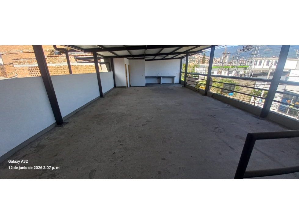 Terraza Cubierta en Arriendo Caribe, Medellín.