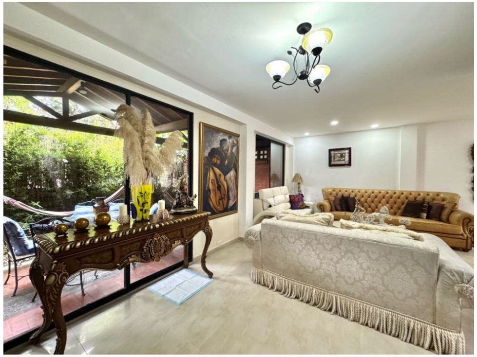 Venta casa en unidad con piscina. El Poblado, El Tesoro