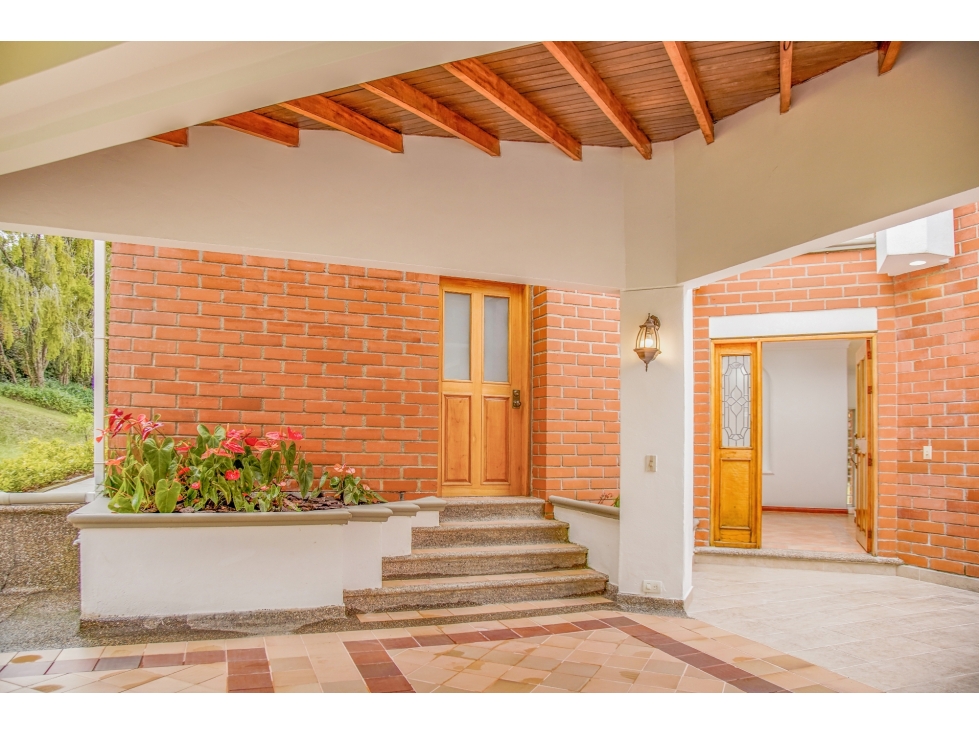 Casa en Venta o Arriendo Alto de las Palmas, Envigado.