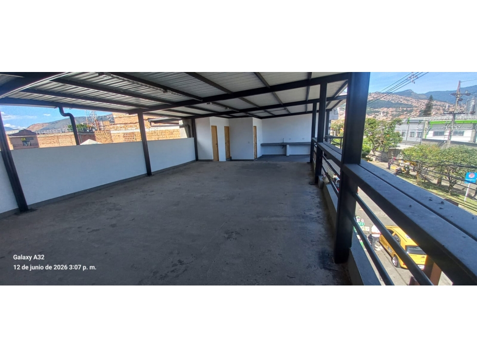 Terraza Cubierta en Arriendo Caribe, Medellín. — foto 4